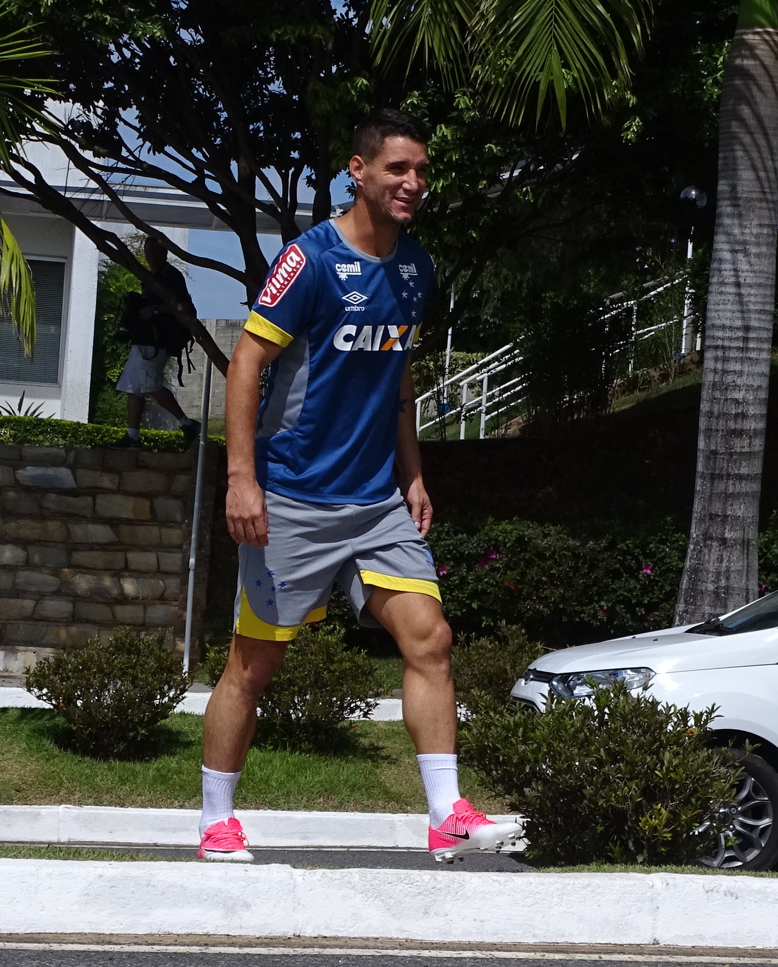 Com Thiago Neves em campo, Cruzeiro faz treino fechado à imprensa