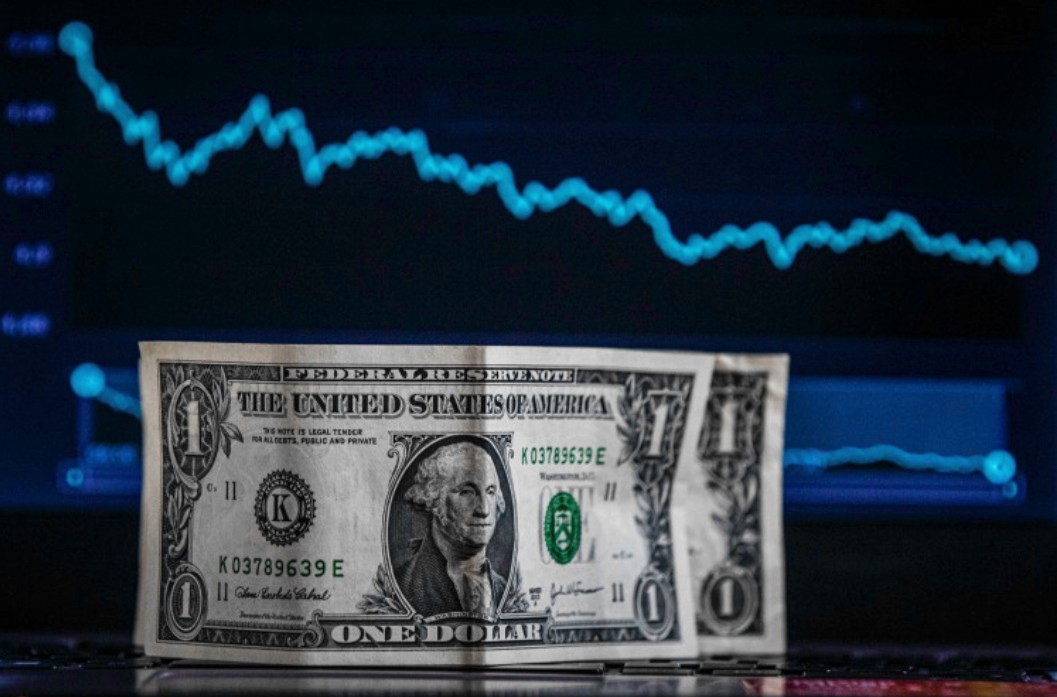 Alta do dólar coloca pressão sobre a inflação e pode levar a aumento mais forte dos juros