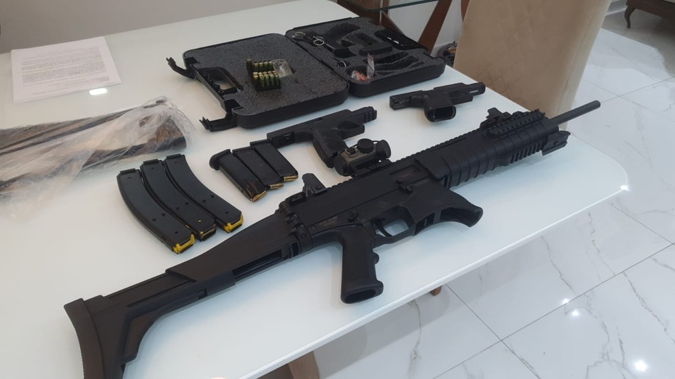 Armas apreendidas em operação da Polícia Federal em Alagoas — Foto: PF
