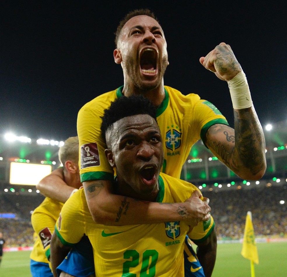 Vinícius Júnior e Neymar  — Foto: André Durão/ge