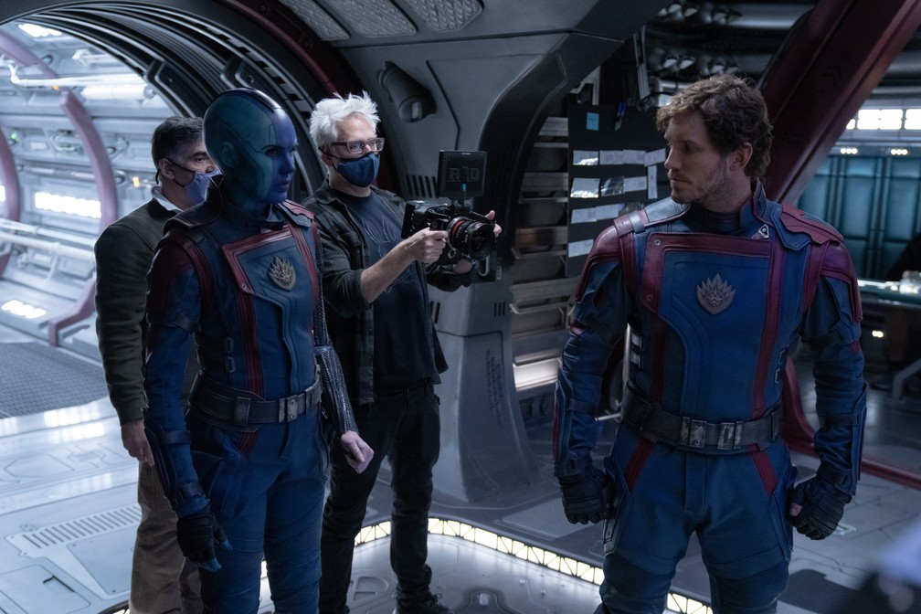 Karen Gillan, James Gunn e Chris Pratt durante as gravações de 'Guardiões da Galáxia Vol. 3' — Foto: Jessica Miglio/Disney