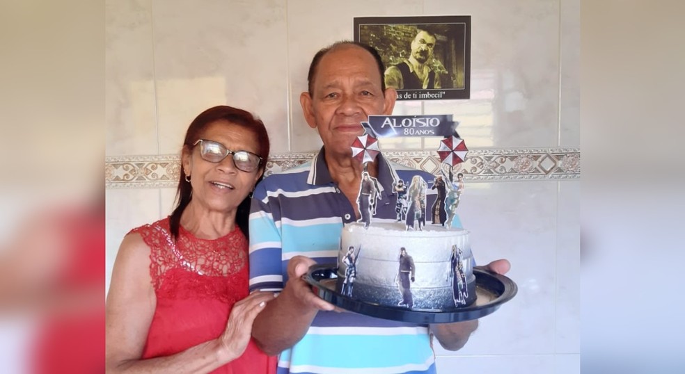 Luís, morador de Tatuí (SP), comentou que tenta convencer sua esposa Maria Jaci a jogar Resident Evil 4 — Foto: Maria Jaci/Arquivo pessoal