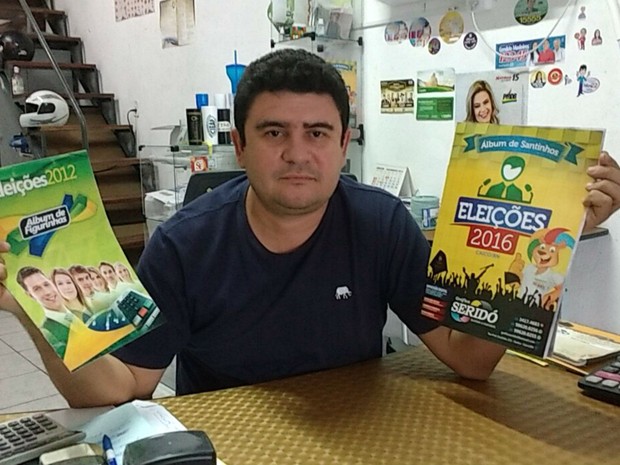 Márcio Moreira criou o álbum de 'santinhos' em Caicó (Foto: Sidney Silva/G1) Márcio Moreira criou o álbum de 'santinhos' em Caicó (Foto: Sidney Silva/G1)