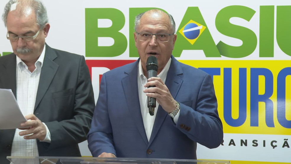 O vice-presidente eleito, Geraldo Alckmin, anuncia novos nomes que integrarão a transição  — Foto: Reprodução/TV Globo