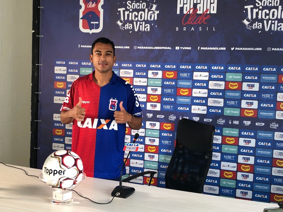 Ex-Chape, Nadson foi apresentado pelo Paraná (Foto: Thiago Ribeiro)