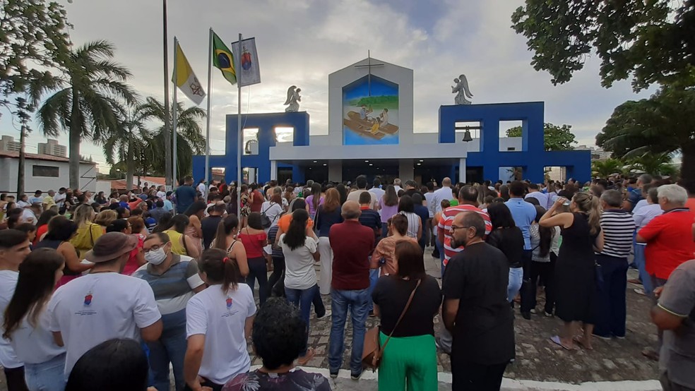Fi&eacute;is celebram Nossa Senhora Aparecida em Natal &mdash; Foto: S&eacute;rgio Henrique Santos/Inter TV Cabugi