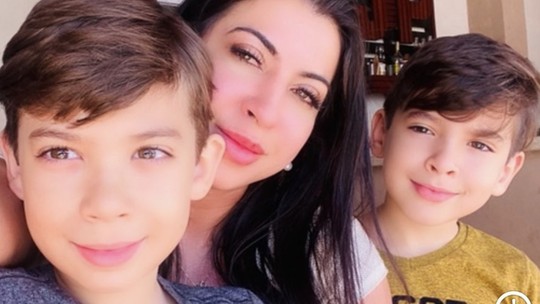 Ex-BBB Priscila Pires explica o motivo de não estar com os filhos: "Decisões importantes"