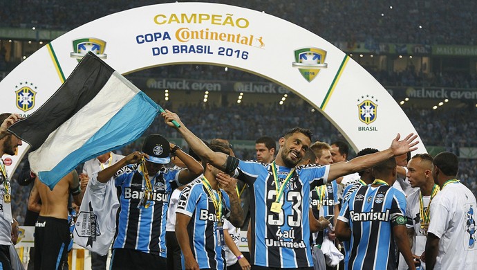 Lágrimas, penta e cornetas: Edílson revive ano dos sonhos e projeta 2017