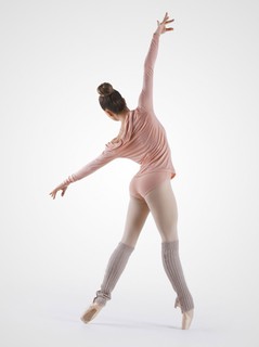 A Balletto apoia a campanha mundial Outubro Rosa revertendo 10% do valor das peças na cor “rosé lampone” para a instituição Américas Amigas