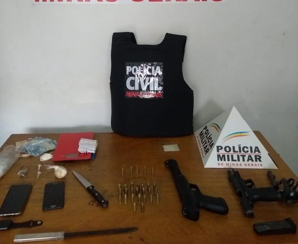 Polícia apreendeu armas e drogas — Foto: Polícia Civil/ Divulgação