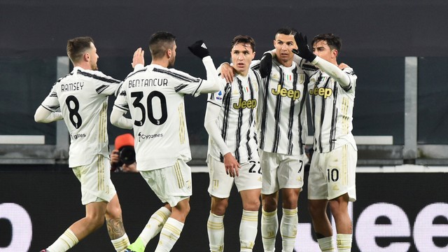 Jogadores da Juventus comemoram um dos gols de Cristiano Ronaldo na vitória da Juventus