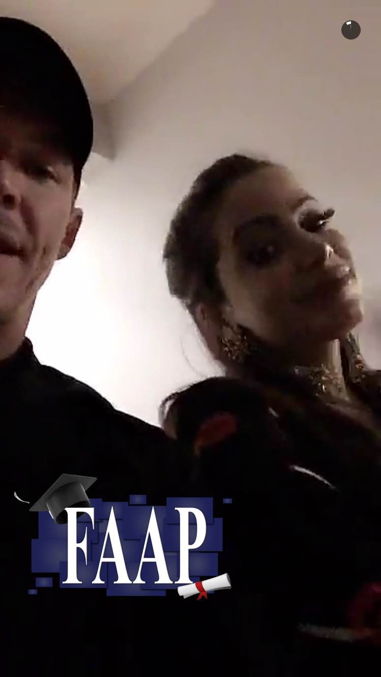 Diplo começa a virar a câmera de seu Snapchat e mostra que Anitta também está lá. E aí, será que rolou? (Foto: Snapchat/Reprodução)