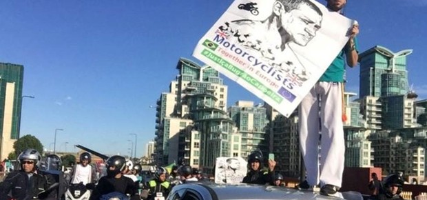 Protesto contra morte de motoboy brasileiro em Londres (Foto: BBC NEWS BRASIL/FERNANDA ODILLA)