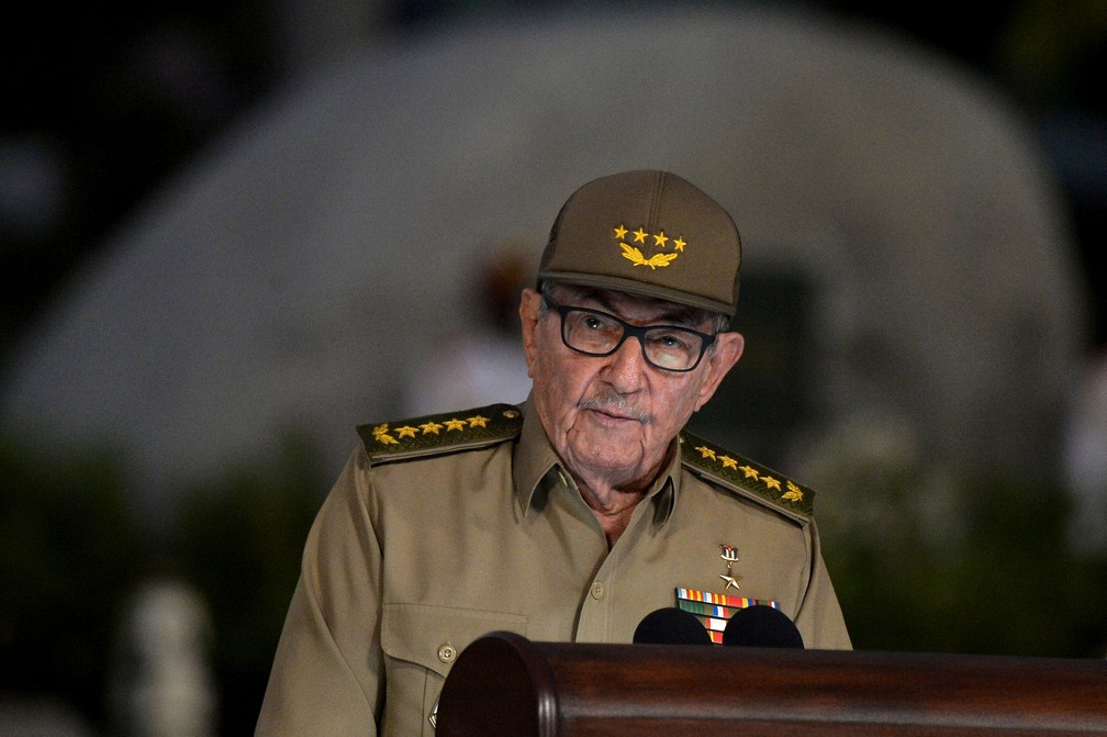 RaÃºl Castro discursa no cemitÃ©rio Santa Ifigenia durante a celebraÃ§Ã£o do 60Âº aniversÃ¡rio da RevoluÃ§Ã£o Cubana de 1959 â€” Foto: Reuters/ Yamil Lage