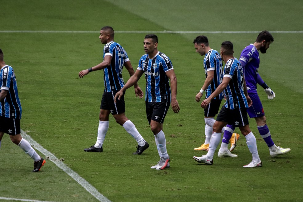 Grêmio anuncia renovações com Diego Souza, Thaciano e Julio César; veja os detalhes
