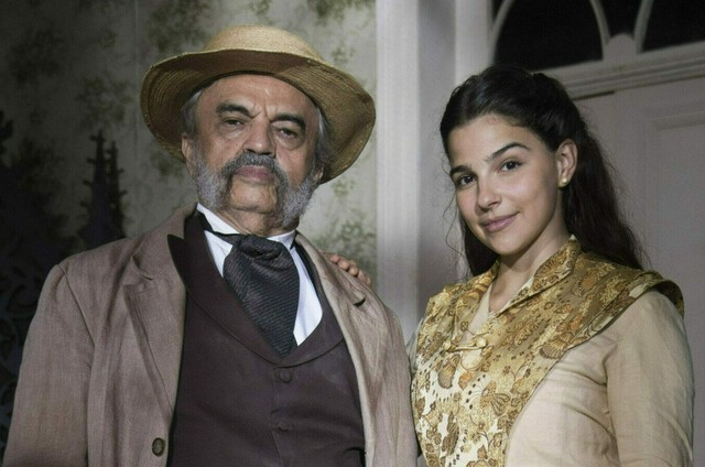 Eudoro (José Dumont) e Pilar (Gabriela Medvedovski) (Foto: TV Globo)