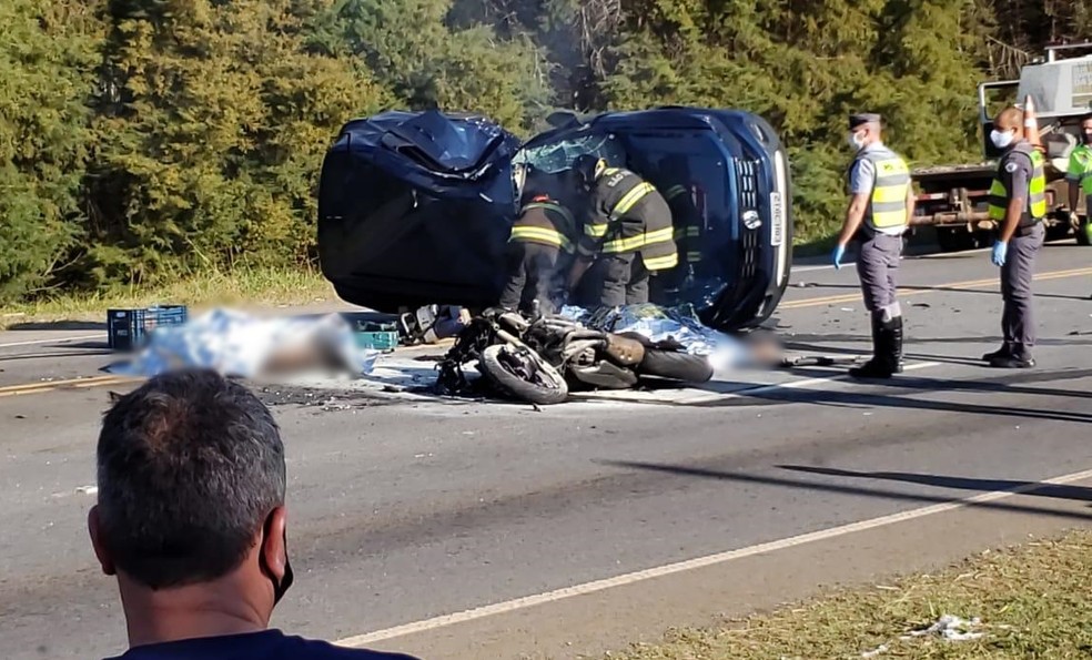 Acidente entre carro e moto mata tr&ecirc;s pessoas em rodovia de Cap&atilde;o Bonito &mdash; Foto: Arquivo Pessoal