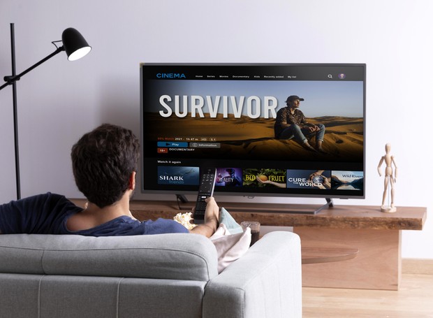 Conectada à internet, a Smart TV permite acessar várias plataformas - de filmes e séries, passando por música, a jogos e redes sociais (Foto: Freepik / CreativeCommons)