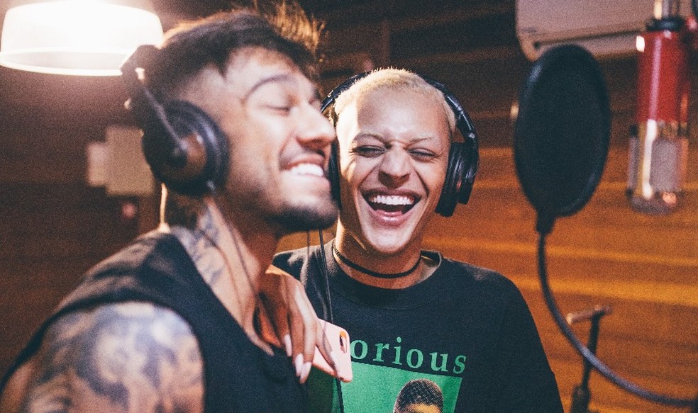 Lucas Lucco e Pabllo Vittar gravam juntos em estúdio — Foto: Felipe Flores
