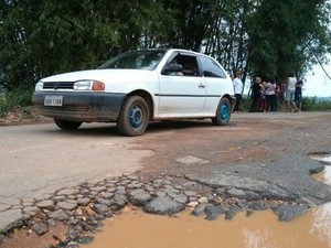 Moradores temem acidentes no Bairro Congonhal em Tatuí (Foto: Cláudio Nascimento/TV TEM)