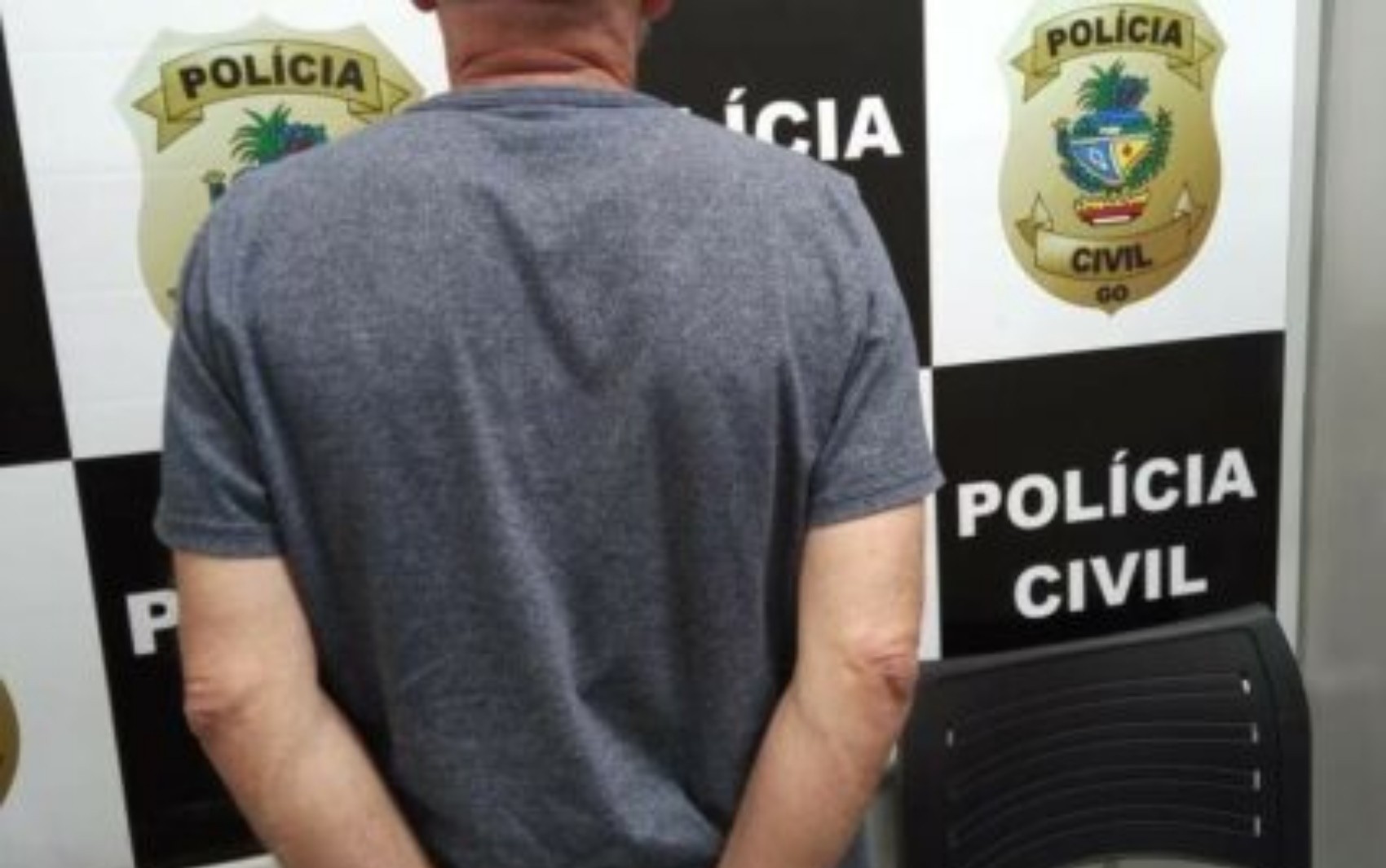 Homem é preso suspeito de ameaçar a ex-mulher mesmo após ela fugir para fora do Brasil por medo 