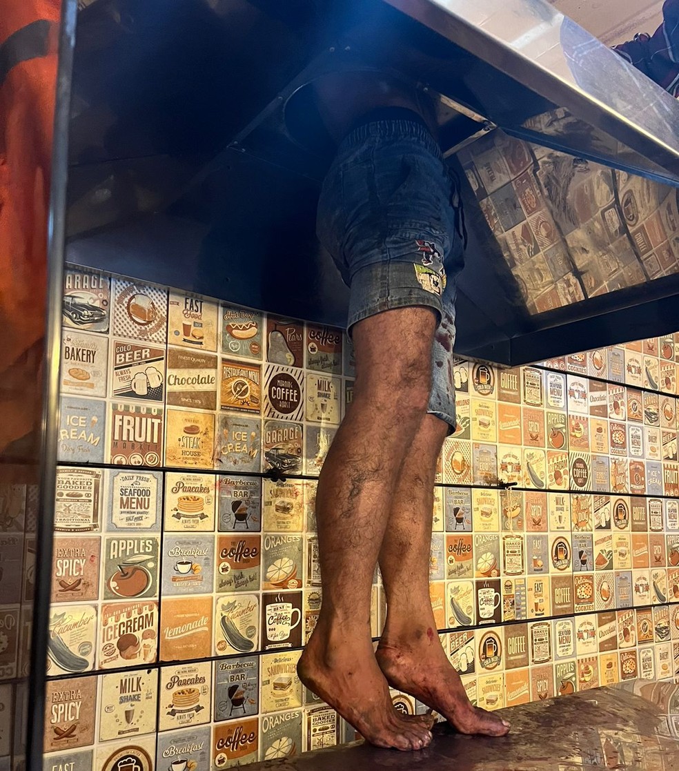 Assaltante tenta furtar lanchonete e fica entalado na chaminé em Ituiutaba
