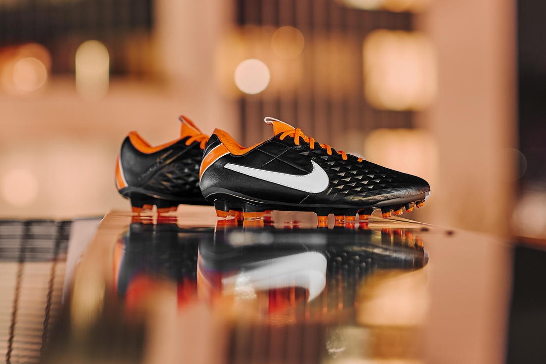 Nike tiempo store preta e laranja