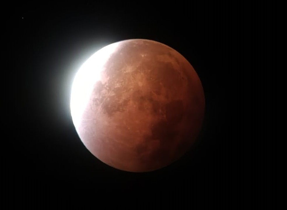 Eclipse registrado em Campo Mourão, com auxílio de telescópio — Foto: Fábio Imberio/Você na RPC