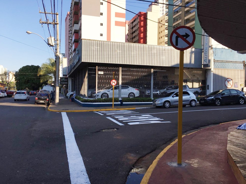 Rua Cristo Redentor passa a ter mão única de direção — Foto: Wellington Roberto/G1