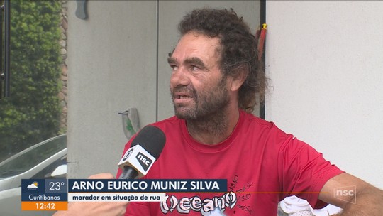 Homem em situação de rua de SC estuda para 2º dia do Enem: 'Tem que ter objetivo'