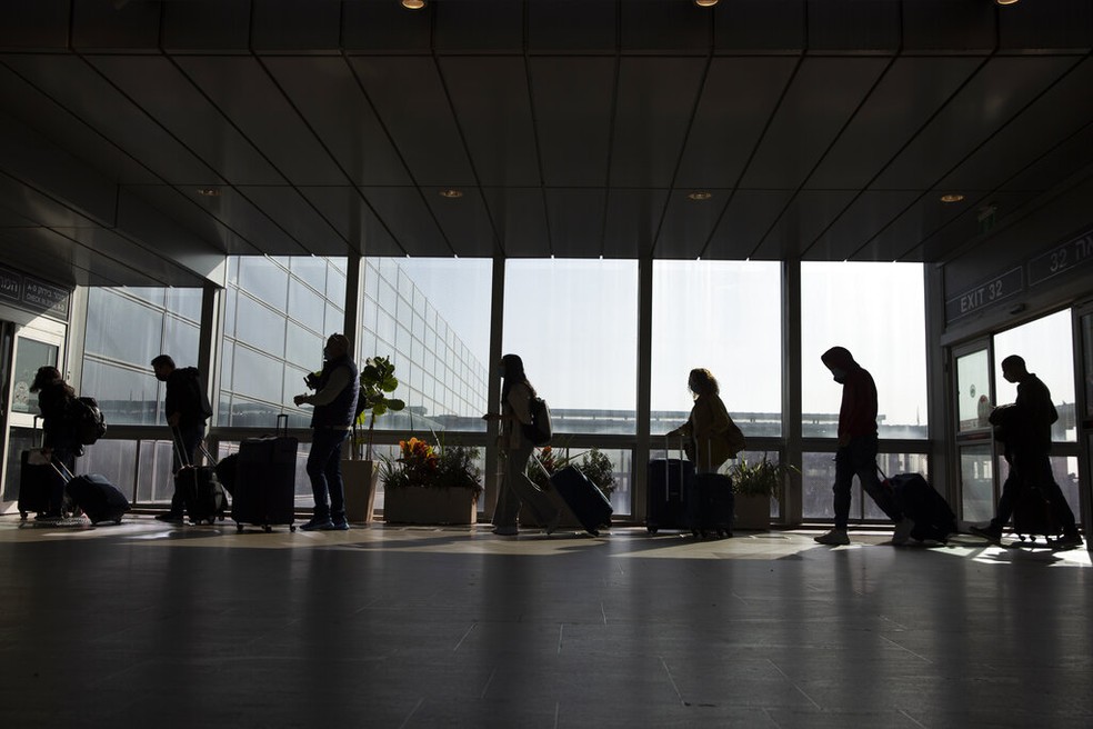 Imagem do aeroporto de Ben Gurion, perto de Tel Aviv, em Israel, em novembro de 2021 — Foto: Ariel Schalit/AP