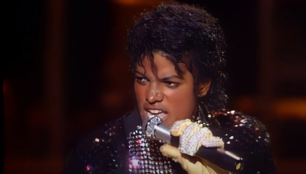 Michael Jackson apresentava o moonwalk pela 1ª vez há 40 anos; assista