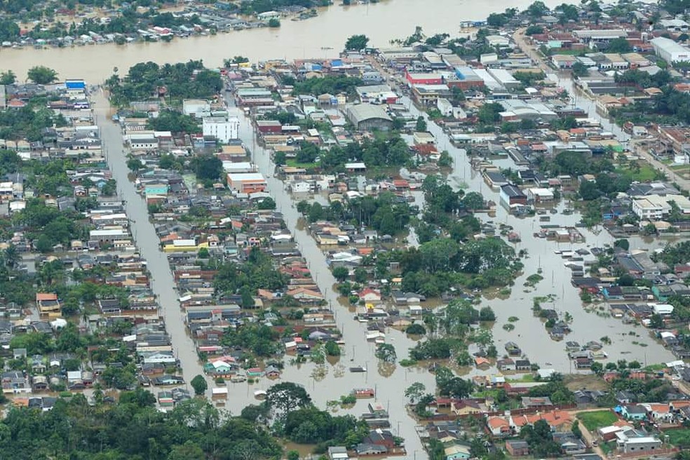 Em Sena Madureira, rio já atinge mais de 27, 6 mil pessoas — Foto: Marcos Vicentti/Secom