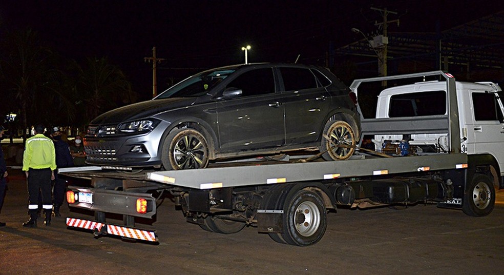 Carro foi removido durante a fiscaliza&ccedil;&atilde;o  &mdash; Foto: Lia Mara/Prefeitura de Palmas/Divulga&ccedil;&atilde;o