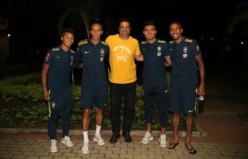 David Neres, Miranda, Casemiro e Militão são recepcionados por Raí  — Foto: Rubens Chiri / saopaulofc.net