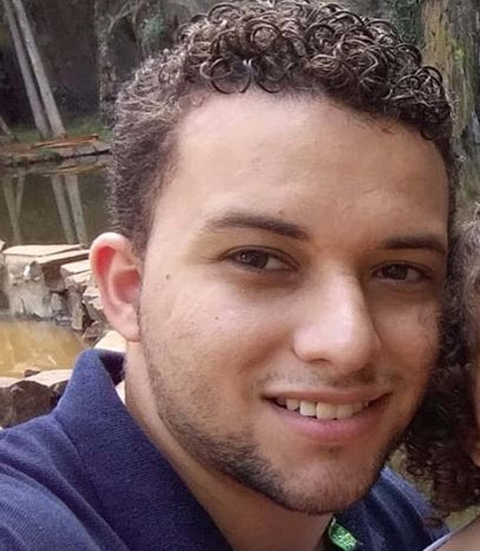 Kervellin Wallace da Silva, de 29 anos, morreu afogado ao lado da mulher, duas filhas e da mãe na véspera de Natal — Foto: Reprodução/redes sociais