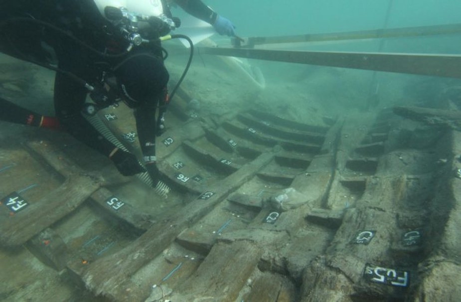 Arqueólogos descobriram barco romano de madeira com mais de 2 mil anos no mar de Sukošan, na Croácia