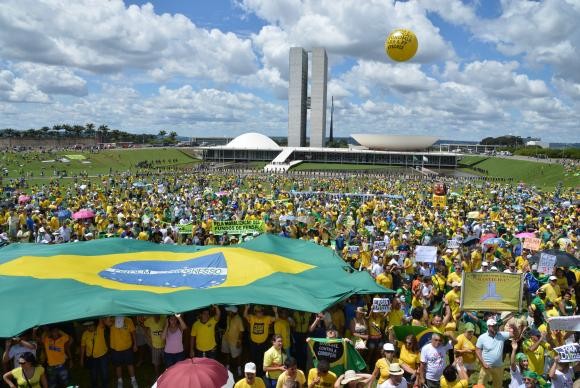 Protesto em frente ao Congresso Nacional (Foto: Valter Campanato/ Agência Brasil)