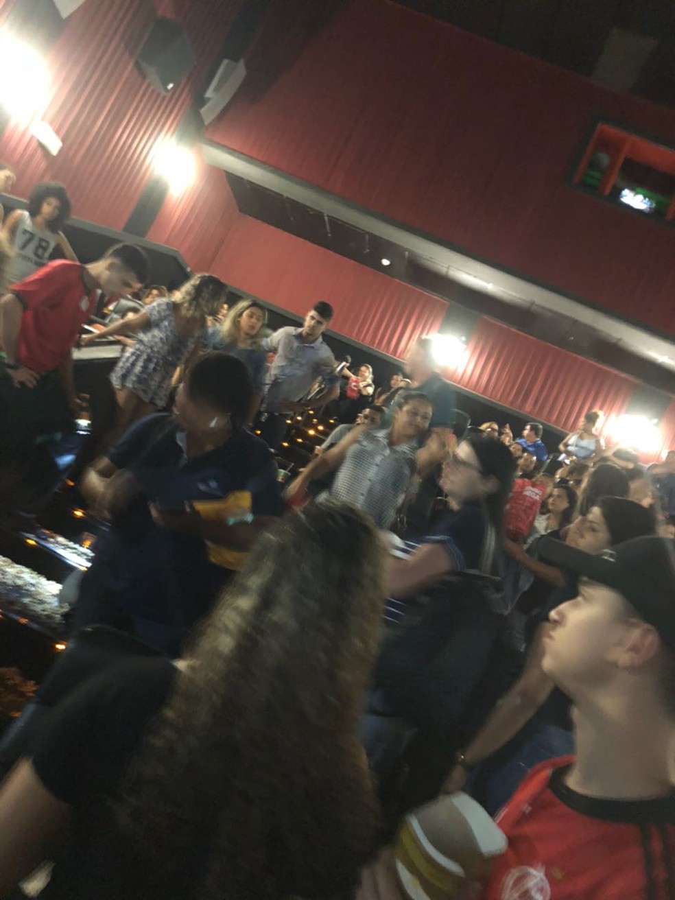 Sessão foi interrompida por causa de briga em cinema de Vitória (Foto: Aline Souza/Arquivo Pessoal)