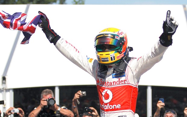 Hamilton no pódio do GP do Canadá (Foto: Reuters)