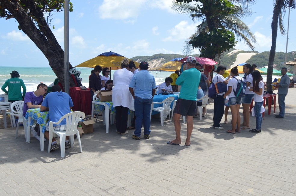 Projeto 'Saúde na Praia' oferece diversos serviçoes de saúde na praia de Ponta Negra nesta quarta e quinta (Foto: Divulgação/Prefeitura de Natal)