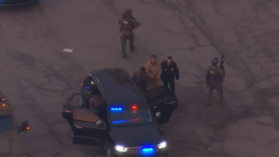 Nicolás Maduro é transferido por autoridades dos EUA para comparecer em tribunal em Nova York em 5 de janeiro de 2026.