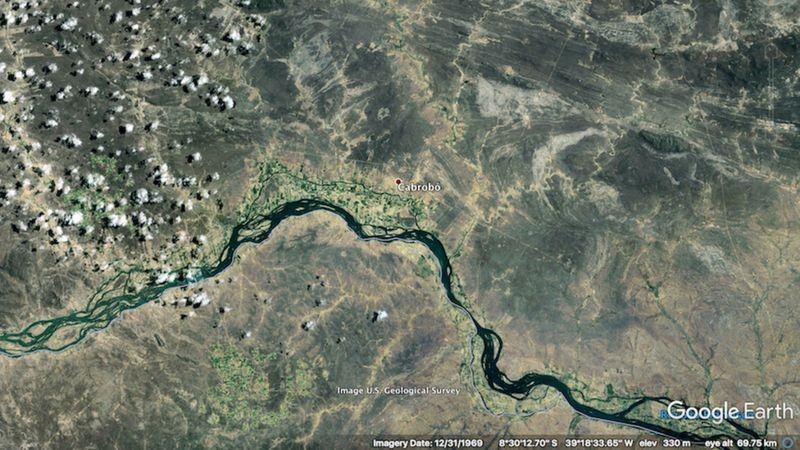 Imagens de satélite mostram avanço da desertificação na região de Cabrobó (PE) em 1969... (Foto: Google)