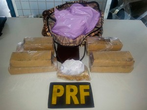 Foram apreendidos 3 quilos de maconha e 500 gramas de crack (Foto: Divulgação/PRF)