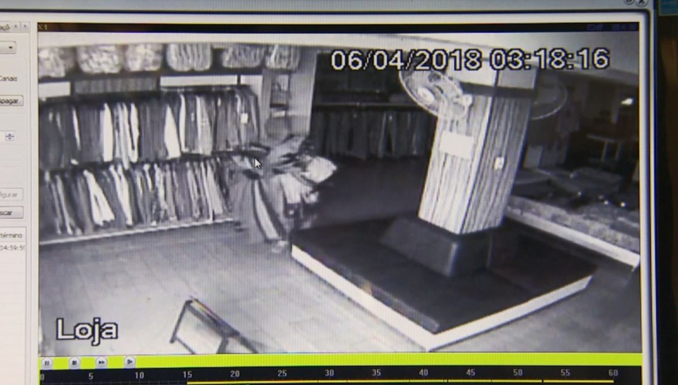 Criminoso fugiu levando calças de loja de Cabo Verde (Foto: Reprodução/EPTV)