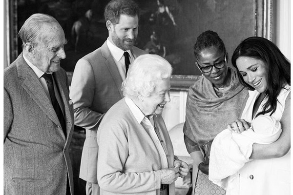 Príncipe Phillip, Rainha Elizabeth, Príncipe Harry, Meghan Markle, Doria Ragland e Archie Harrison (Foto: Instagram)