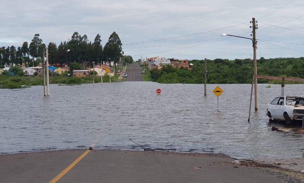 Homem morreu ao tentar atravessar ponte submersa por enchente em QuaraÃ­ â Foto: Sentinela 24h