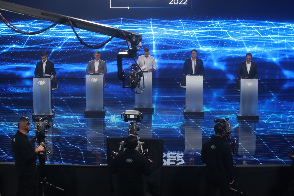 Debate entre os candidatos ao governo de São Paulo, promovido pela TV Bandeirantes neste domingo (7).  — Foto: ALEX SILVA/ESTADÃO CONTEÚDO