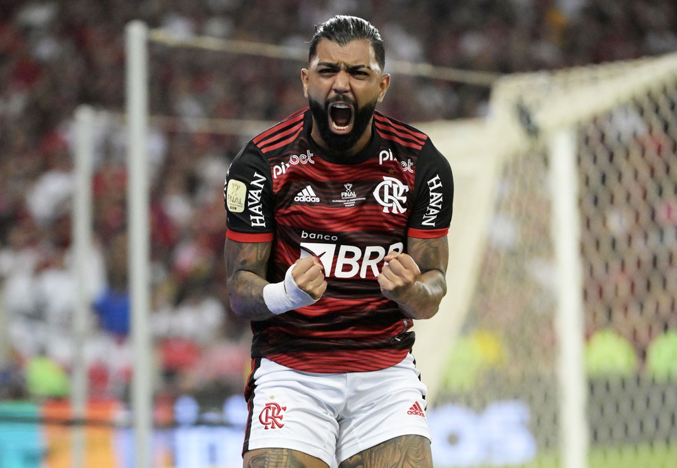 Gabigol comemora desarme pelo Flamengo na final da Copa do Brasil contra o Corinthians — Foto: André Durão/ge