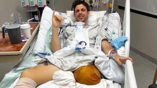 Pai perde as duas pernas para salvar filhas de acidente com veículo de remoção de neve, nos EUA